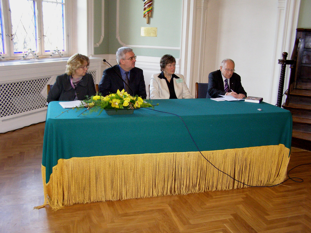 Iš kairės (from the left): Dr. Anda Prikšane (University of Latvia), prof. dr. Vincentas Lamanauskas (University of Siauliai), assoc. prof. Dagnija Cedere (University of Latvia), prof. dr. Janis Stradins (Latvian Academy of Sciences)